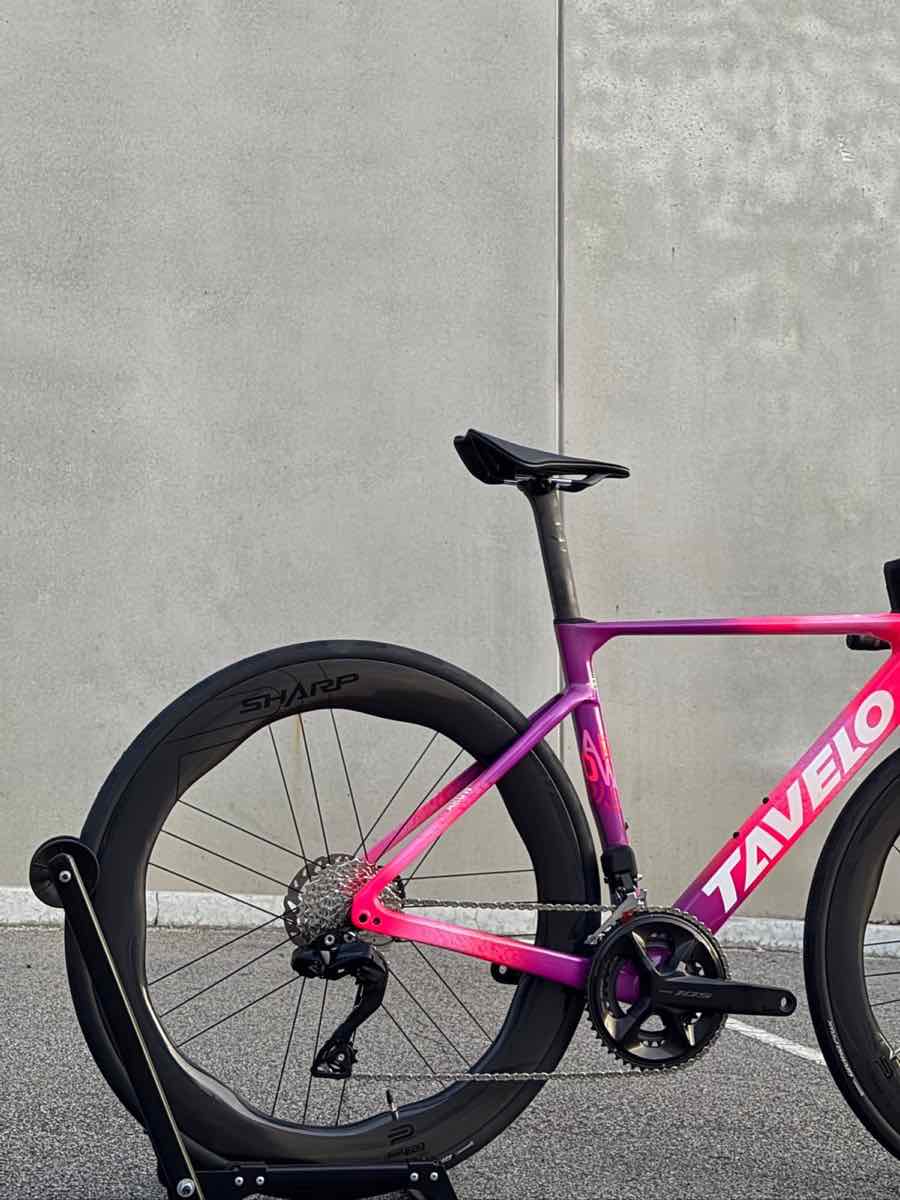 Tavelo Arow Race in Alpha Radiance